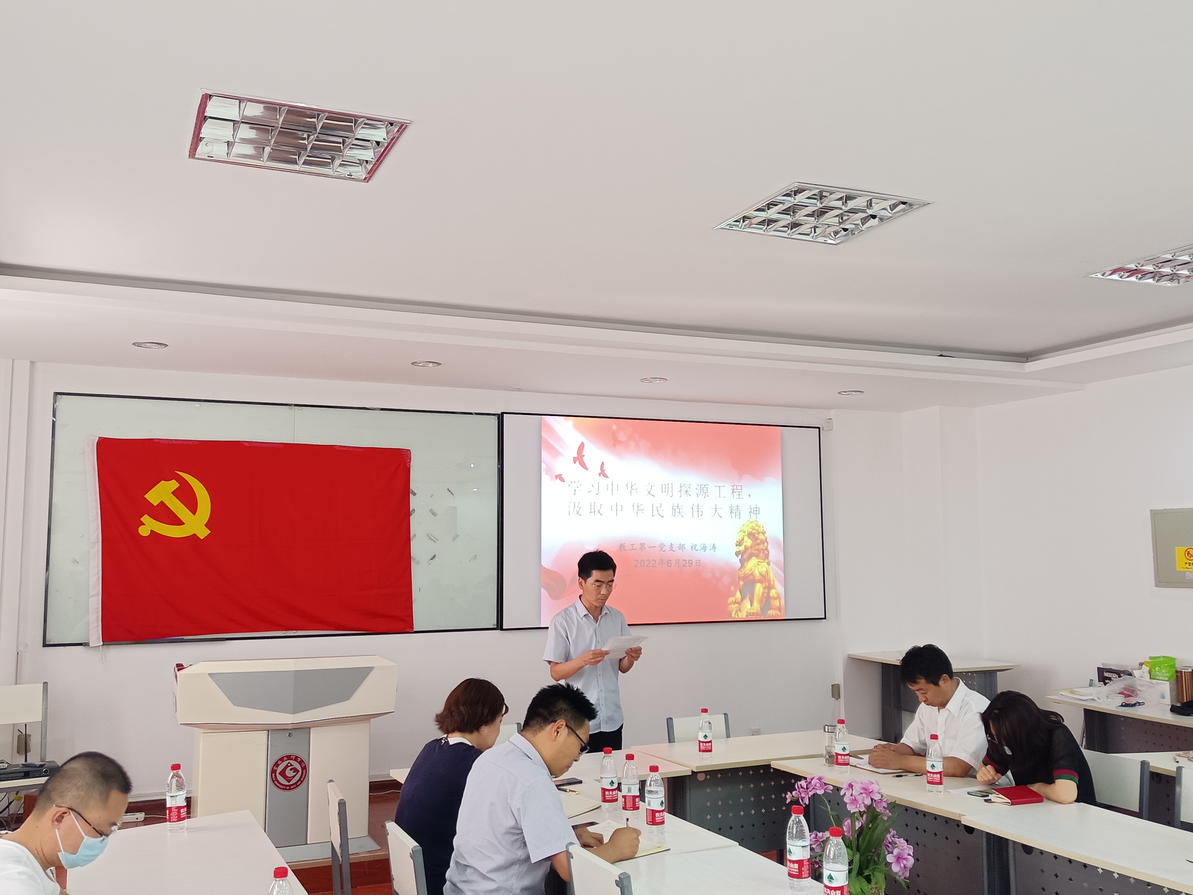 太阳成集团tyc151举行“铭党恩,强党性” 迎七一支部书记讲党课活动 太阳成集团tyc151举行“铭党恩,强党性” 迎七一支部书记讲党课活动
