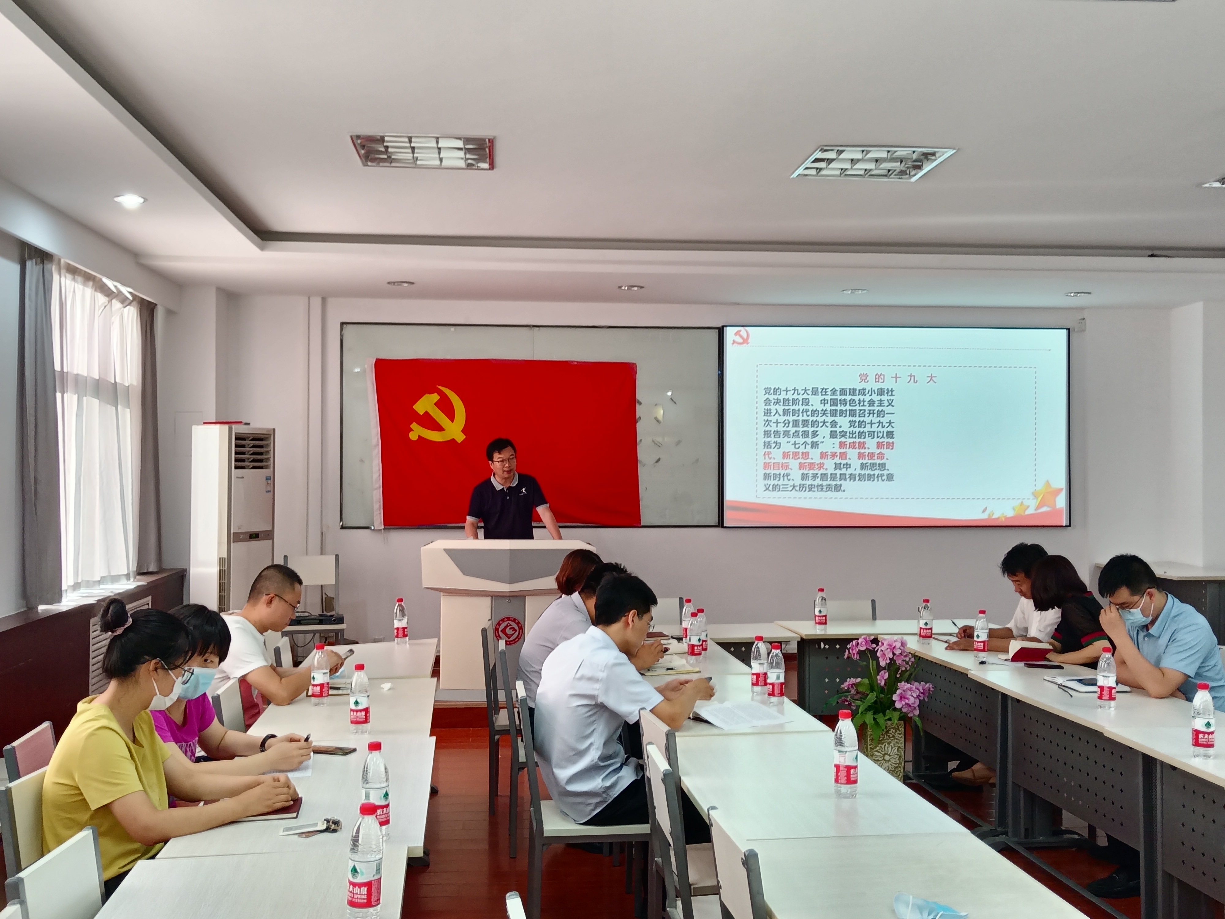 太阳成集团tyc151举行“铭党恩,强党性” 迎七一支部书记讲党课活动 太阳成集团tyc151举行“铭党恩,强党性” 迎七一支部书记讲党课活动